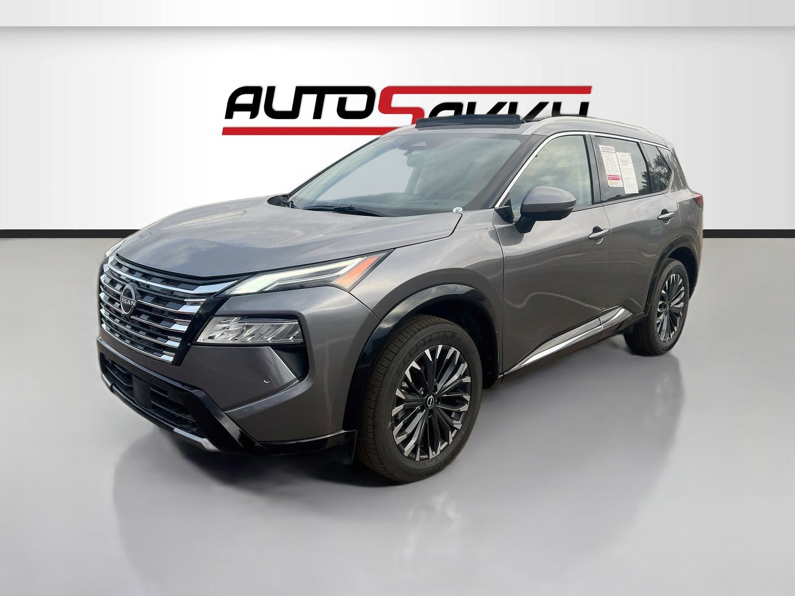 Used 2026 Nissan Rogue Platinum w/ Platinum Premium Package AWD/4WD image 3