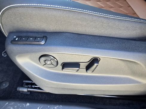 Used 2025 Volkswagen Tiguan SEL R-Line AWD/4WD image 17