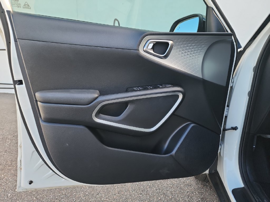 Certified 2024 Kia Soul S FWD image 11