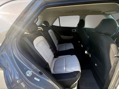 Used 2020 Hyundai Venue SEL FWD image 24