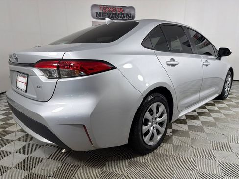 Used 2020 Toyota Corolla LE FWD image 3