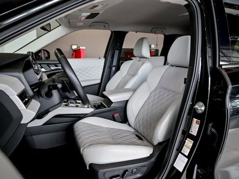 Used 2024 Mitsubishi Outlander SEL Black Edition image 15