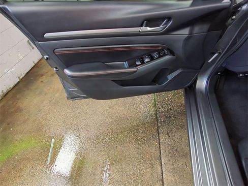 Used 2023 Nissan Altima 2.5 SR image 14