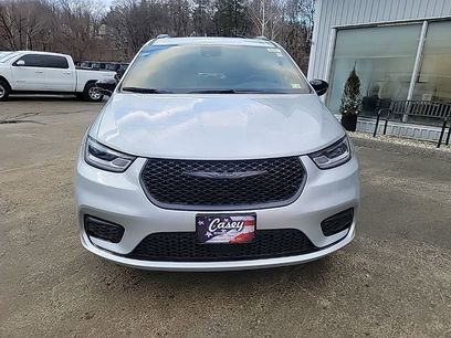 New 2026 Chrysler Pacifica Select