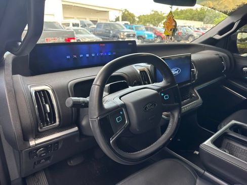 Used 2025 Ford Expedition Platinum w/ Stealth Appearance Package AWD/4WD image 7