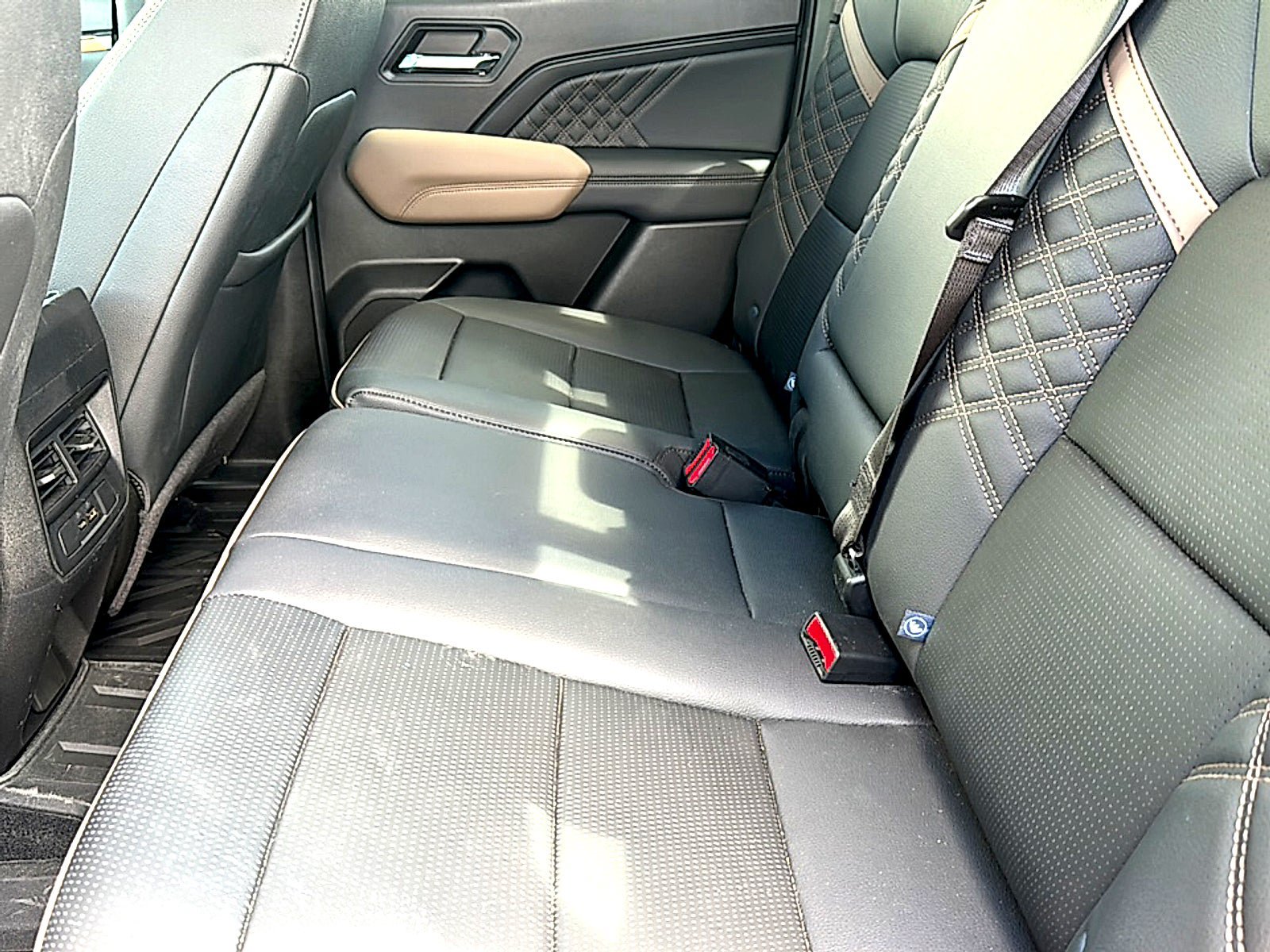 Used 2024 GMC Canyon Denali AWD/4WD image 19