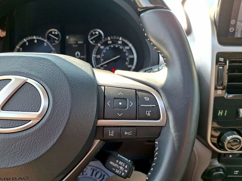 Used 2023 Lexus GX 460 Premium w/ Accessory Package AWD/4WD image 18