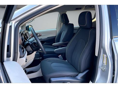 Certified 2024 Chrysler Voyager LX FWD image 34