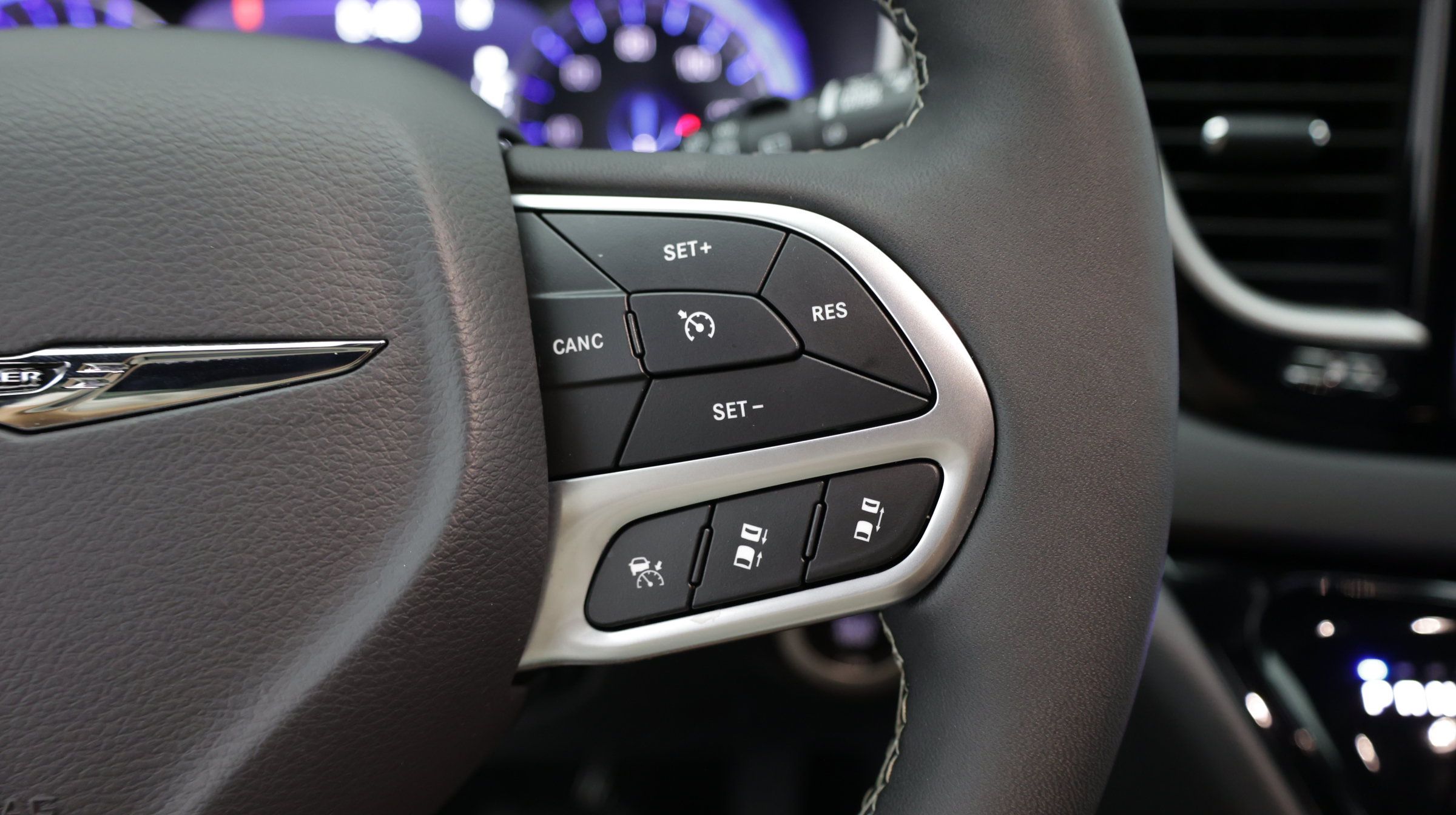 Used 2026 Chrysler Pacifica Select FWD image 25
