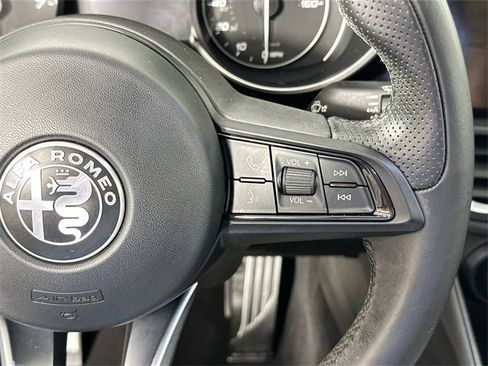 Used 2022 Alfa Romeo Giulia Ti image 23