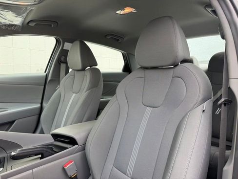 New 2026 Hyundai Elantra SE FWD image 5