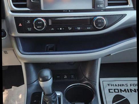 Used 2015 Toyota Highlander XLE AWD/4WD image 20