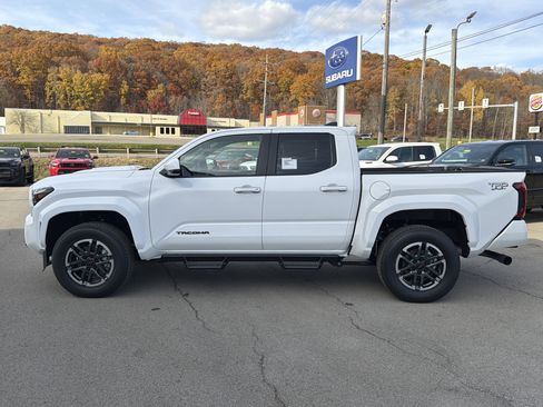 New 2025 Toyota Tacoma TRD Sport AWD/4WD image 5