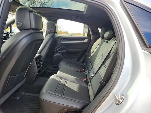 New 2026 Porsche Cayenne Coupe image 9