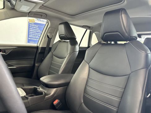 Used 2024 Toyota RAV4 XLE Premium image 32