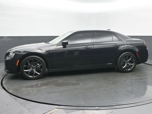 Used 2022 Chrysler 300 Touring w/ Sport Appearance Package RWD image 2