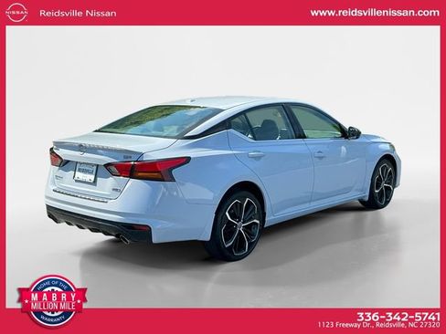 Used 2023 Nissan Altima 2.5 SR AWD/4WD image 6