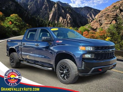 Used 2019 Chevrolet Silverado 1500 Custom Trail Boss w/ Custom Convenience Package AWD/4WD image 1