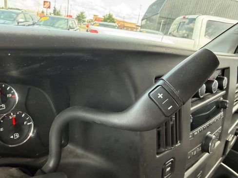 Used 2017 Chevrolet Express 2500 RWD image 18