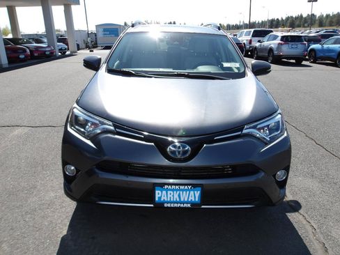 Used 2017 Toyota RAV4 Limited AWD/4WD image 8