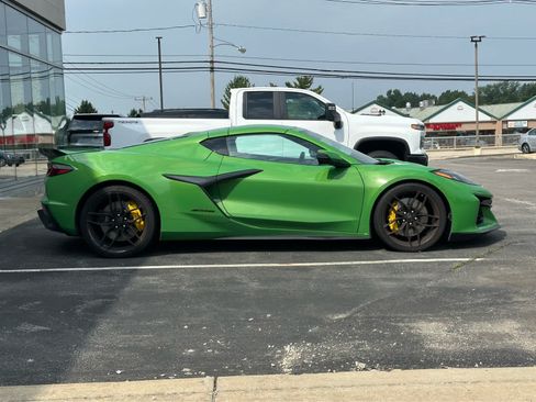 Used 2026 Chevrolet Corvette Z06 w/ Stealth Interior Trim Package RWD image 8