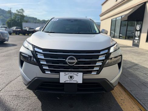Used 2025 Nissan Rogue SV AWD/4WD image 7