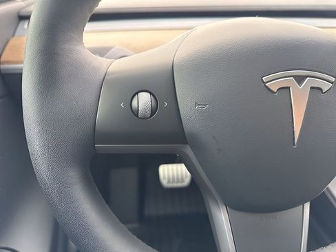 Used 2022 Tesla Model Y Performance image 16