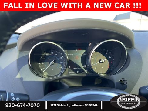 Used 2017 Jaguar F-PACE R-Sport image 20