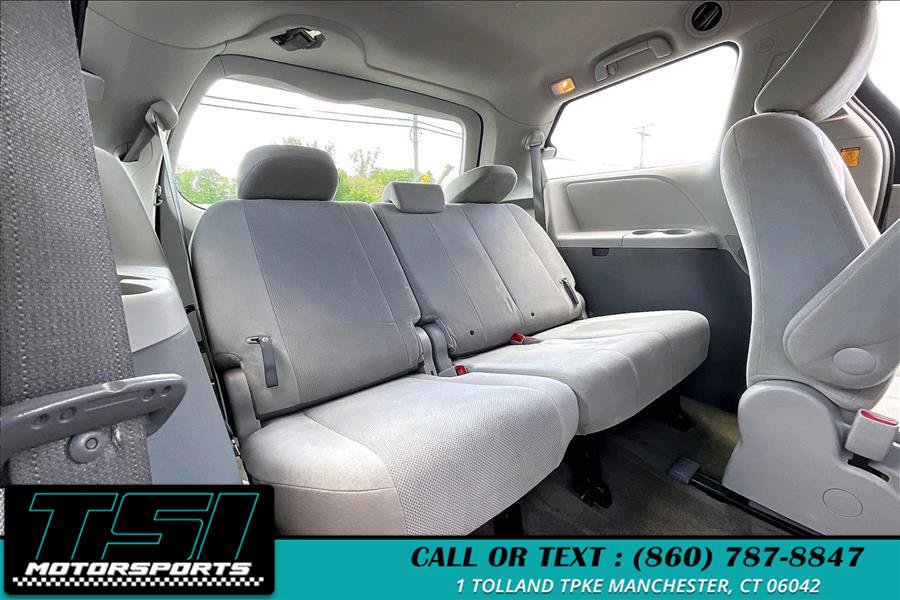 Used 2013 Toyota Sienna L FWD image 27