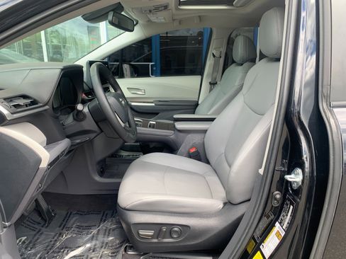 Used 2022 Toyota Sienna XLE AWD/4WD image 10