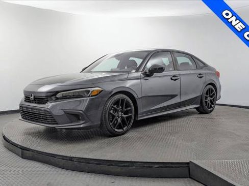 Used 2022 Honda Civic Sport image 2