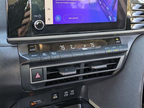 Used 2025 Toyota Camry Hybrid image 17