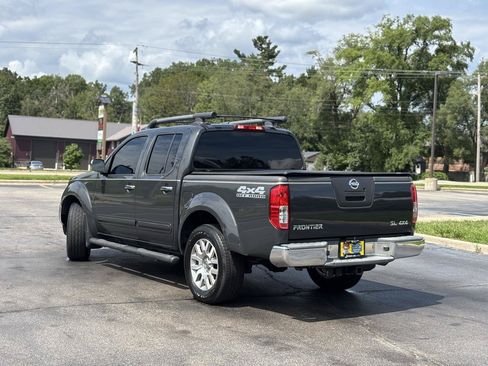 Used 2011 Nissan Frontier SL AWD/4WD image 6