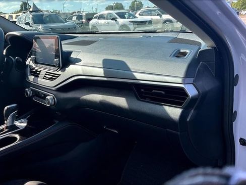 Certified 2025 Nissan Altima 2.5 SR image 23