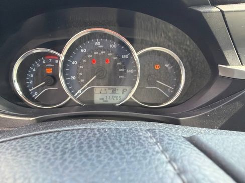 Used 2016 Toyota Corolla LE FWD image 4