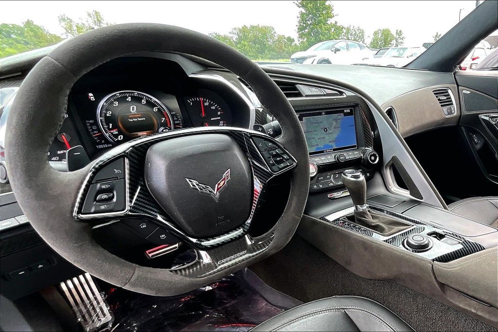 Used 2016 Chevrolet Corvette Z06 w/ 3LZ Preferred Equipment Group RWD image 9