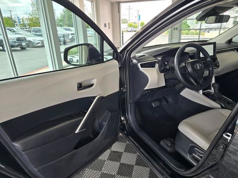 Certified 2025 Toyota Corolla Cross L AWD/4WD image 18