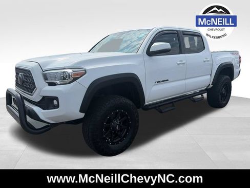 Used 2019 Toyota Tacoma TRD Off-Road AWD/4WD image 3
