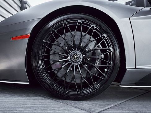 Used 2018 Lamborghini Aventador S image 3