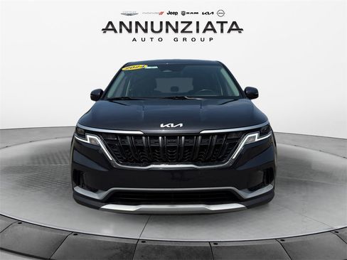 Used 2024 Kia Carnival LX image 8