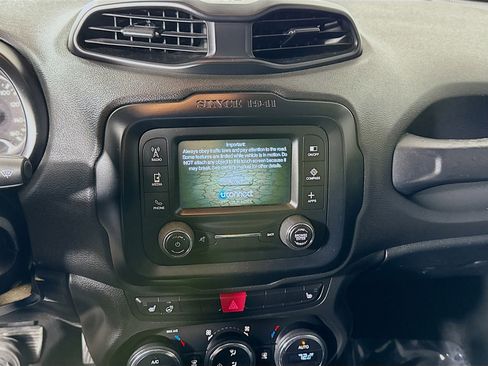 Used 2016 Jeep Renegade Limited image 18