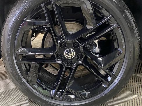 New 2026 Volkswagen Tiguan SE R-Line image 9