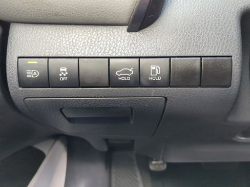 Used 2022 Toyota Camry SE image 10