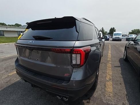 Used 2025 Ford Explorer ST AWD/4WD image 3