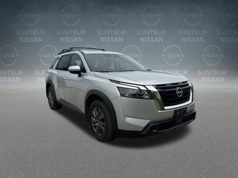 Used 2025 Nissan Pathfinder SV w/ SV Premium Package AWD/4WD image 36