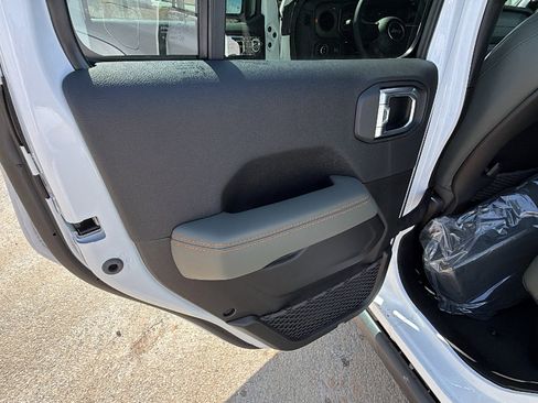 New 2026 Jeep Gladiator Mojave image 18