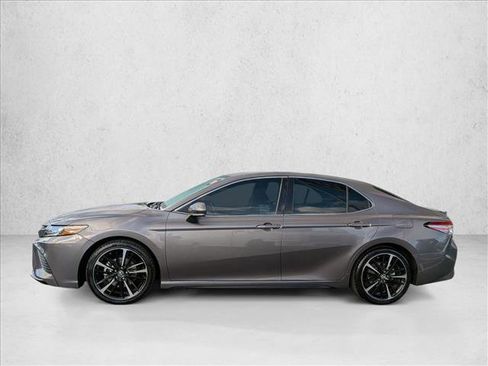 Used 2018 Toyota Camry XSE FWD image 4