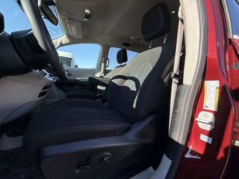 Used 2023 Chrysler Voyager LX FWD image 18