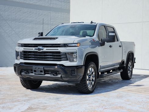 Used 2025 Chevrolet Silverado 2500 Custom w/ Custom Convenience Package AWD/4WD image 5