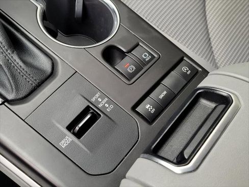 Certified 2022 Toyota Highlander LE image 18